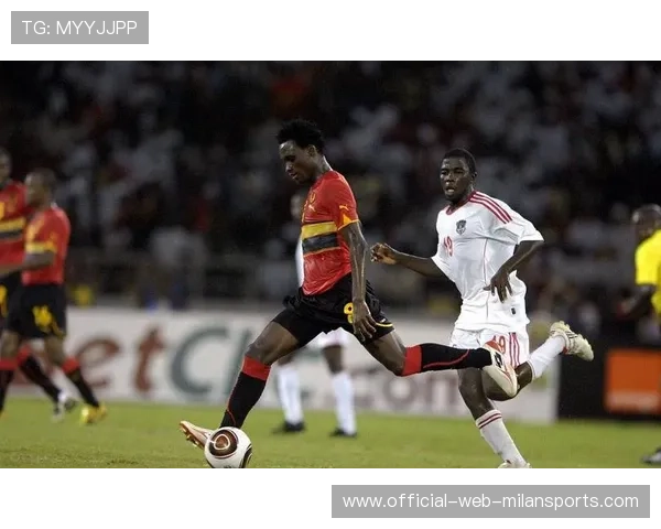 安哥拉足球队自主训练不断提高实力，安哥拉足球运动员